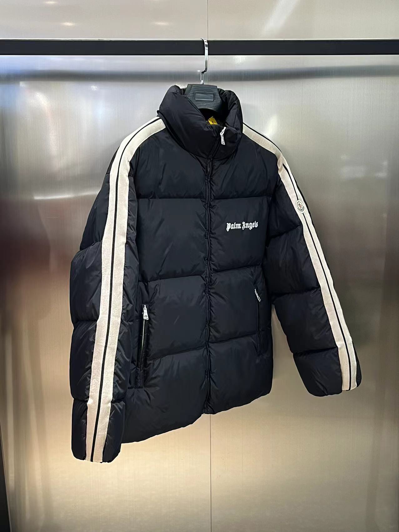 モンクレール ダウン リバーシブルスーパーコピー もこもこ アウターMoncler x Palm Angelsコラボ ジャケット トップス ブラック_4