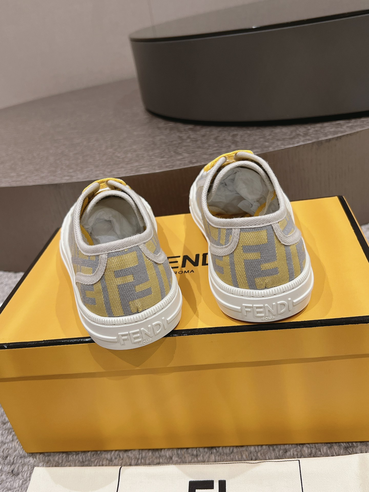 fendi ソックススニーカーコピー 柔軟 ズック カジュアルシューズ 軽量 快適 シンプル イエロー_4