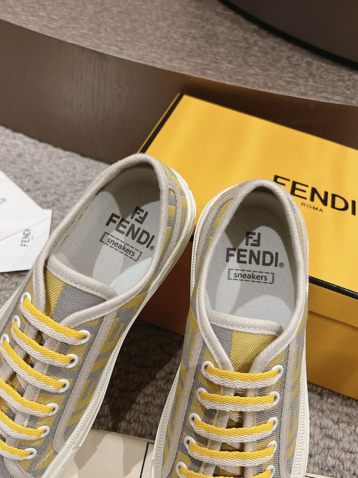 fendi ソックススニーカーコピー 柔軟 ズック カジュアルシューズ 軽量 快適 シンプル イエロー_5