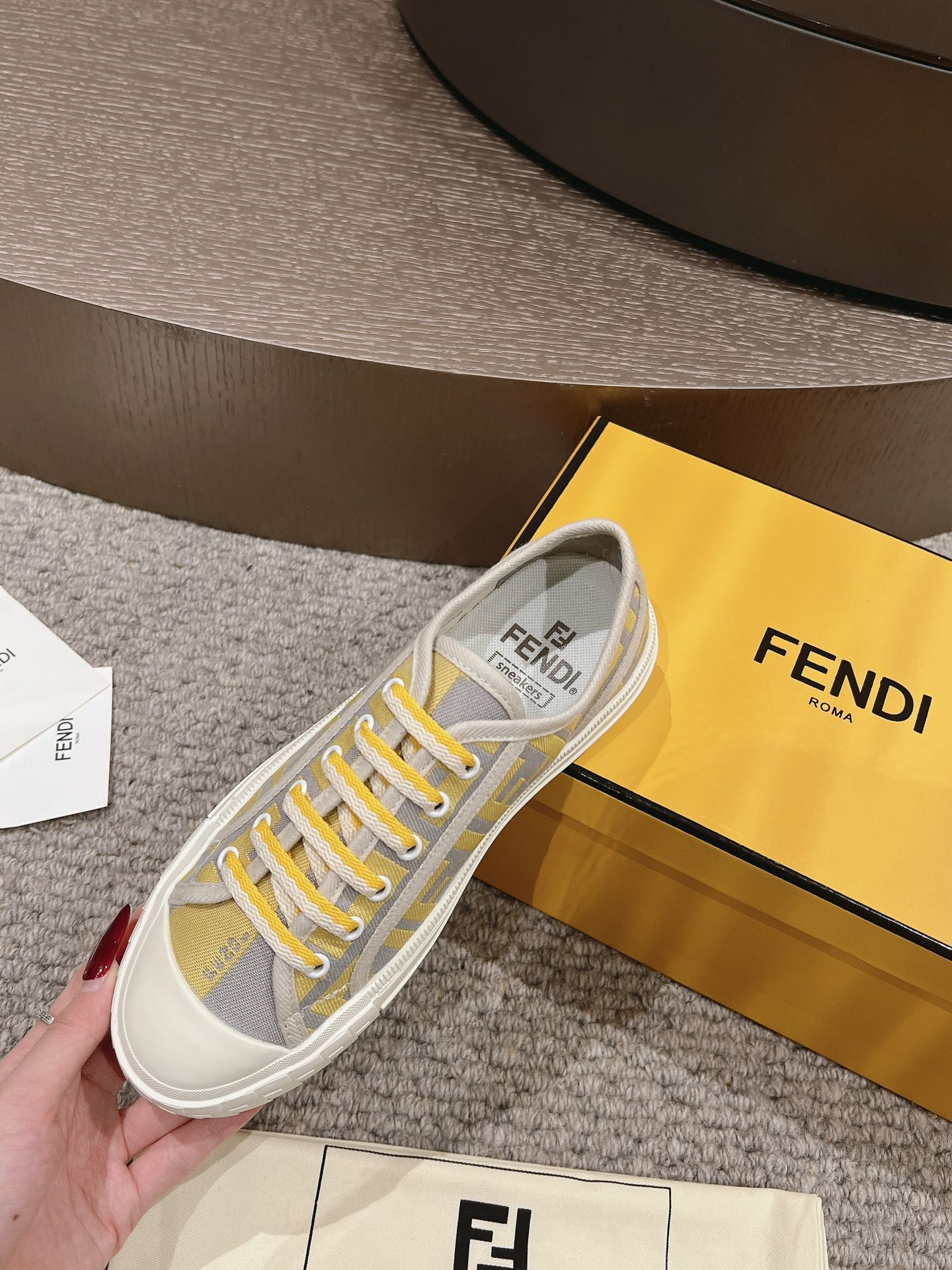 fendi ソックススニーカーコピー 柔軟 ズック カジュアルシューズ 軽量 快適 シンプル イエロー_6