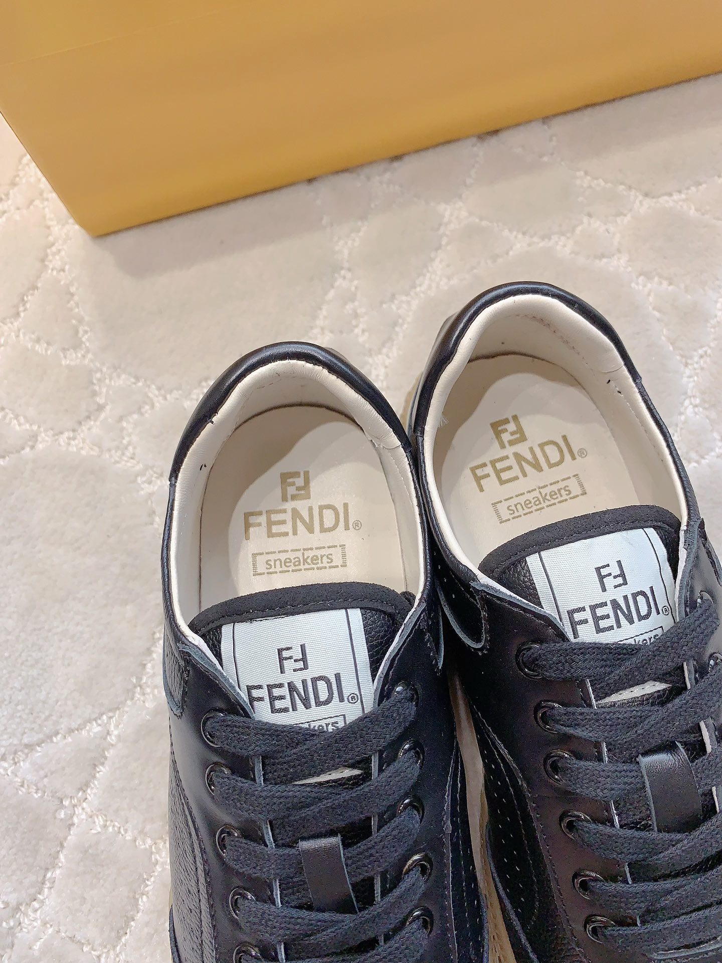 fendi スニーカー コーデスーパーコピー 品質保証 柔軟 スポーツシューズ レザー ブラック_5