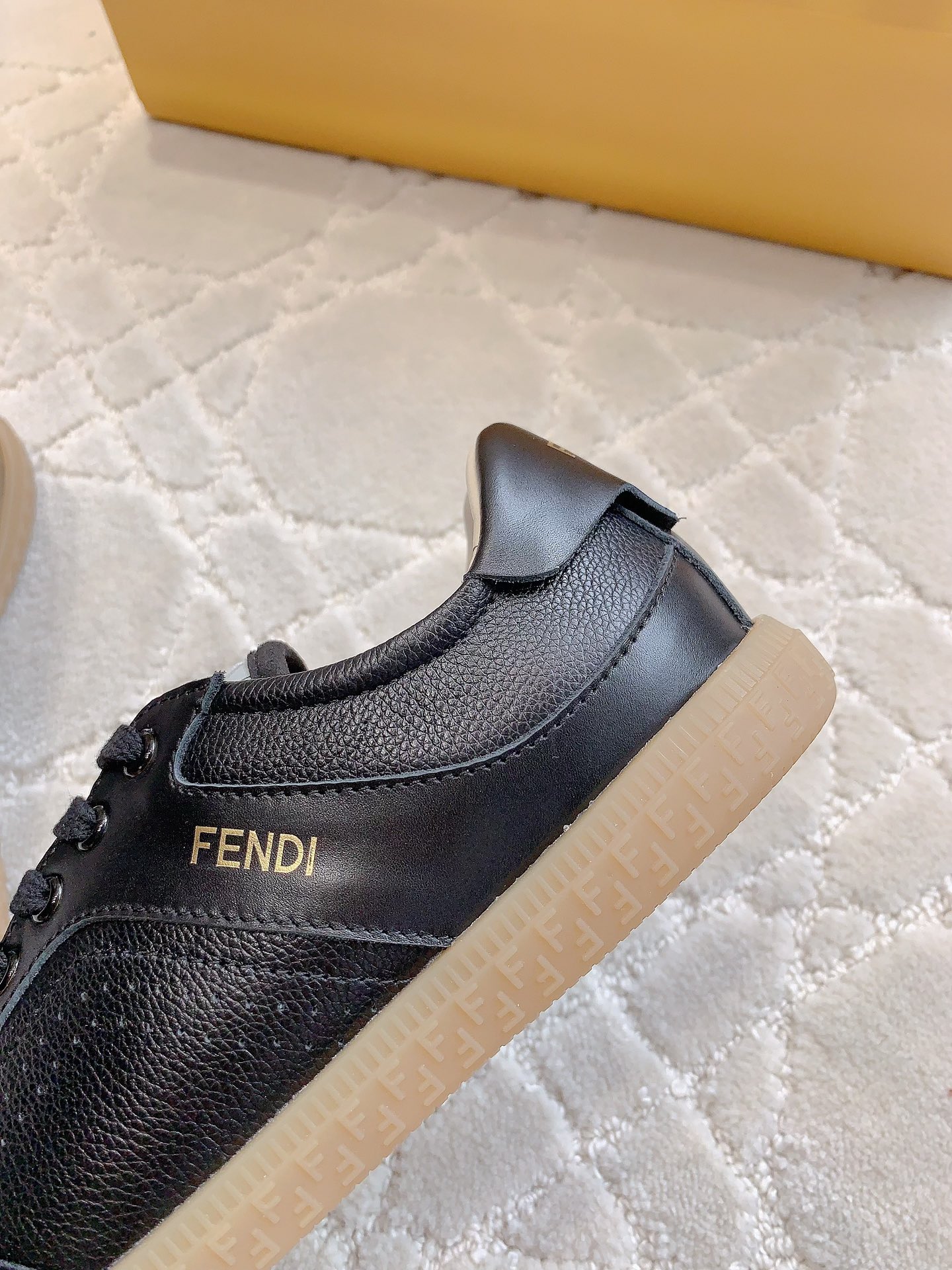 fendi スニーカー コーデスーパーコピー 品質保証 柔軟 スポーツシューズ レザー ブラック_7