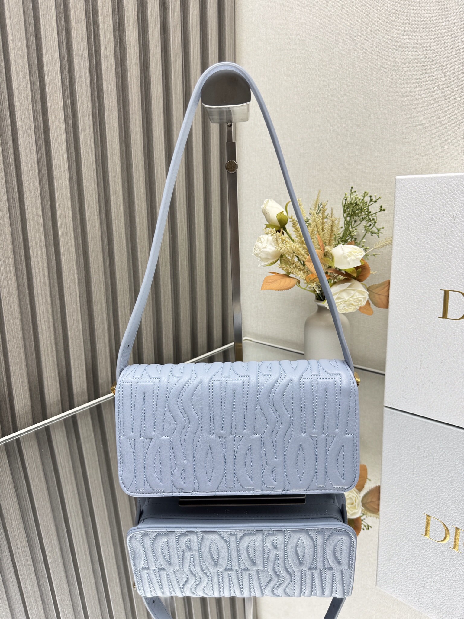 目を引く存在感 dior バッグコピー 肩掛けバッグ 収納便利 レディース シンプル 調整可 8811 ブルー_4