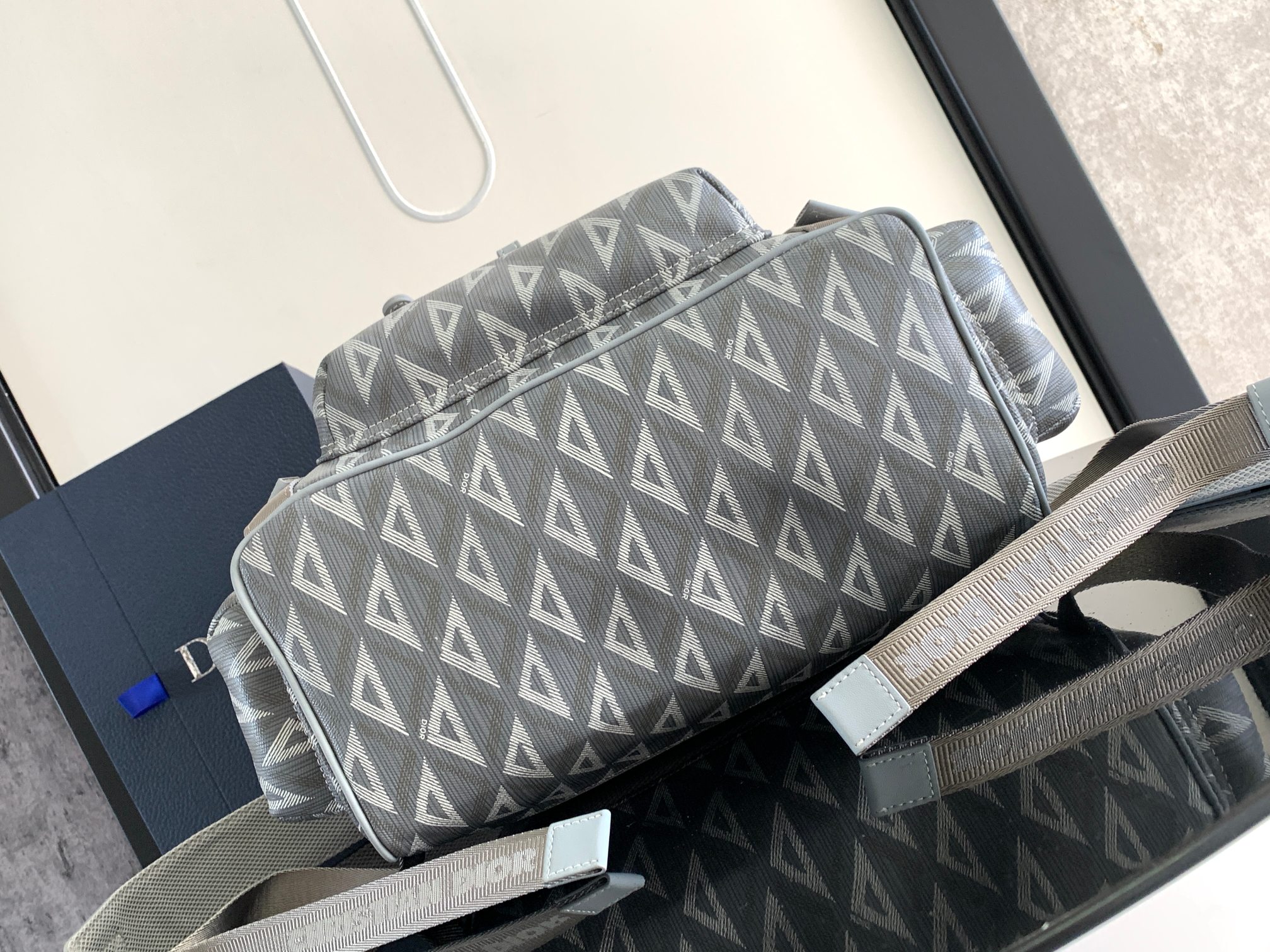 dior トート バッグ偽物  1ESBA021CDP リュックサック 大容量 旅行 通学 レザー 肩掛け グレイ_4