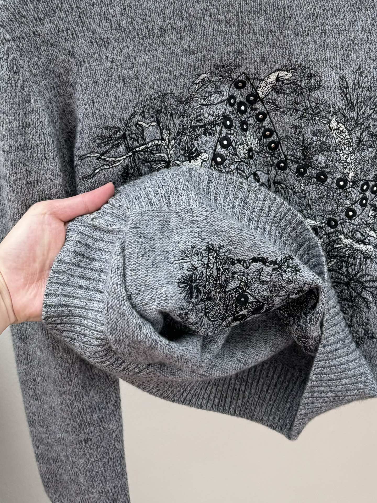 秋服 保温ディオール セーター偽物 ニット トップス 柔らかい 高級品 刺繍 長袖 グレイ_7