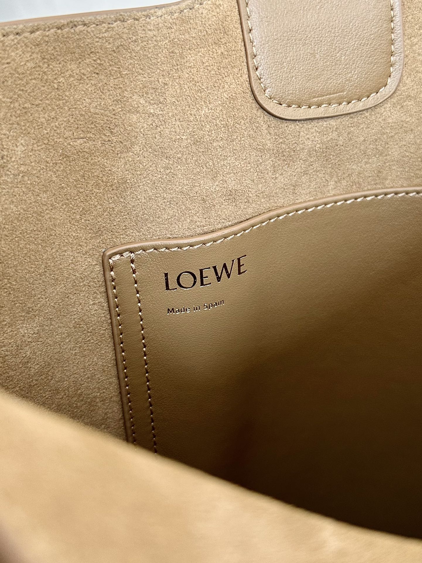 特別価格アイテム loewe バッグスーパーコピー 本革 レザー 斜め掛けバッグ シンプル 日常用 ブラウン_7