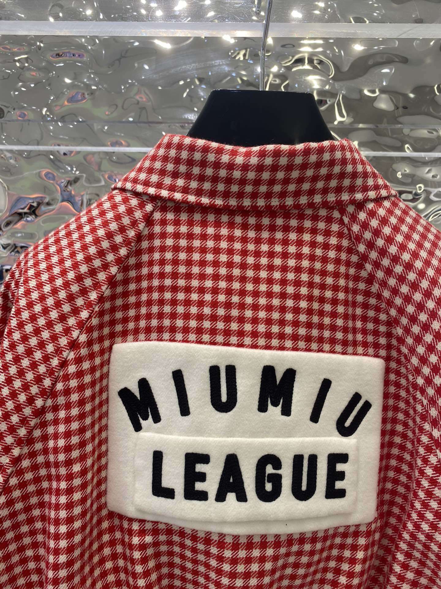 お値打ち価格 miumiu シャツ偽物 トップス 格子模様 襟あり ショット カジュアル 大人気 レッド_7