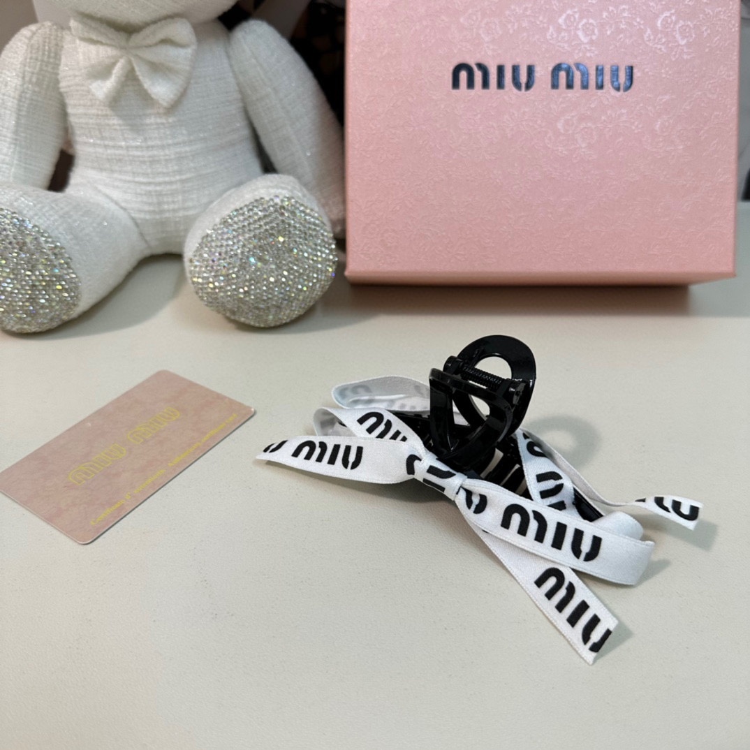 MIUMIUカチューシャ偽物 アクセサリー 髪留め バッレタ 髪飾り マット 普段使い ホワイト_1