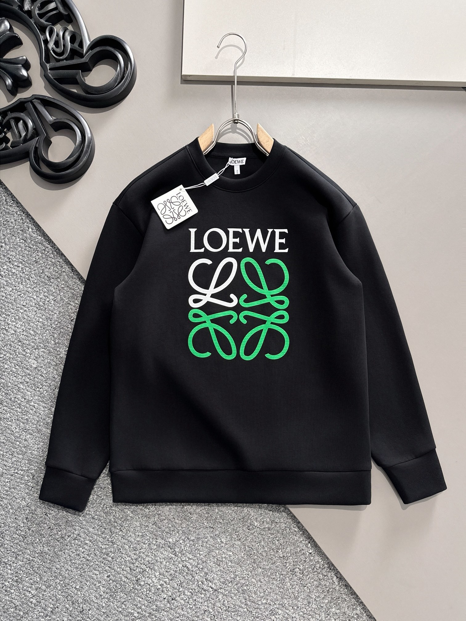 loewe トトロ パーカーコピー 純綿 抗菌防臭 トップス ランキング 運動 柔軟 刺繍 ブラック_1