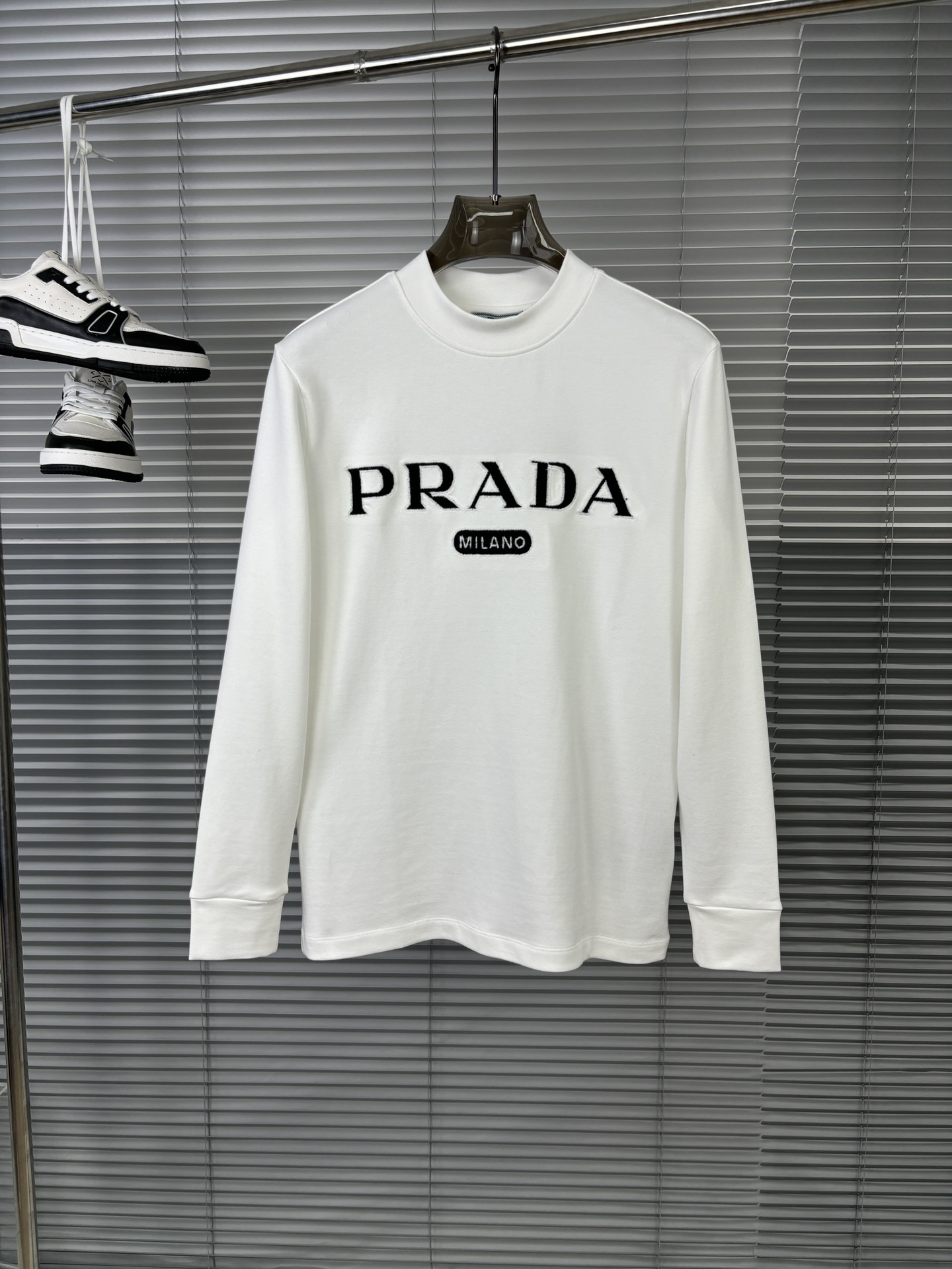 prada t シャツコピー トップス 長袖 通気性いい 純綿 シンプル 秋服 ロゴプリント ホワイト_1