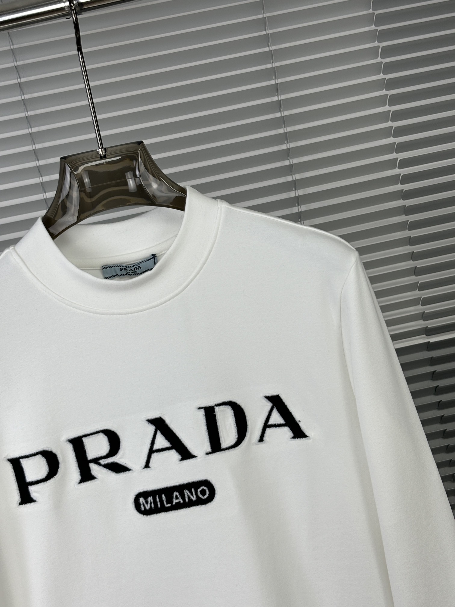 prada t シャツコピー トップス 長袖 通気性いい 純綿 シンプル 秋服 ロゴプリント ホワイト_2