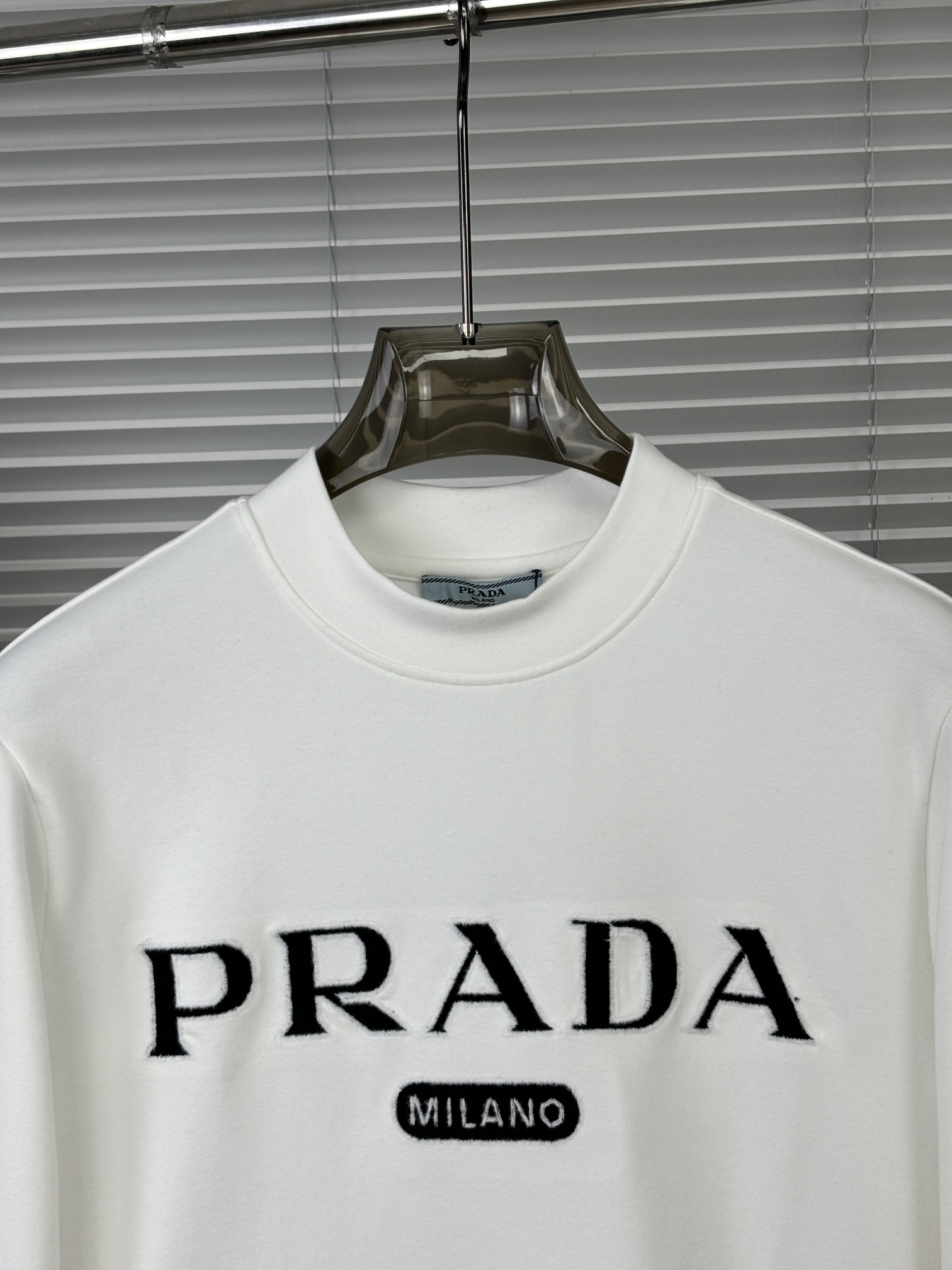 prada t シャツコピー トップス 長袖 通気性いい 純綿 シンプル 秋服 ロゴプリント ホワイト_3