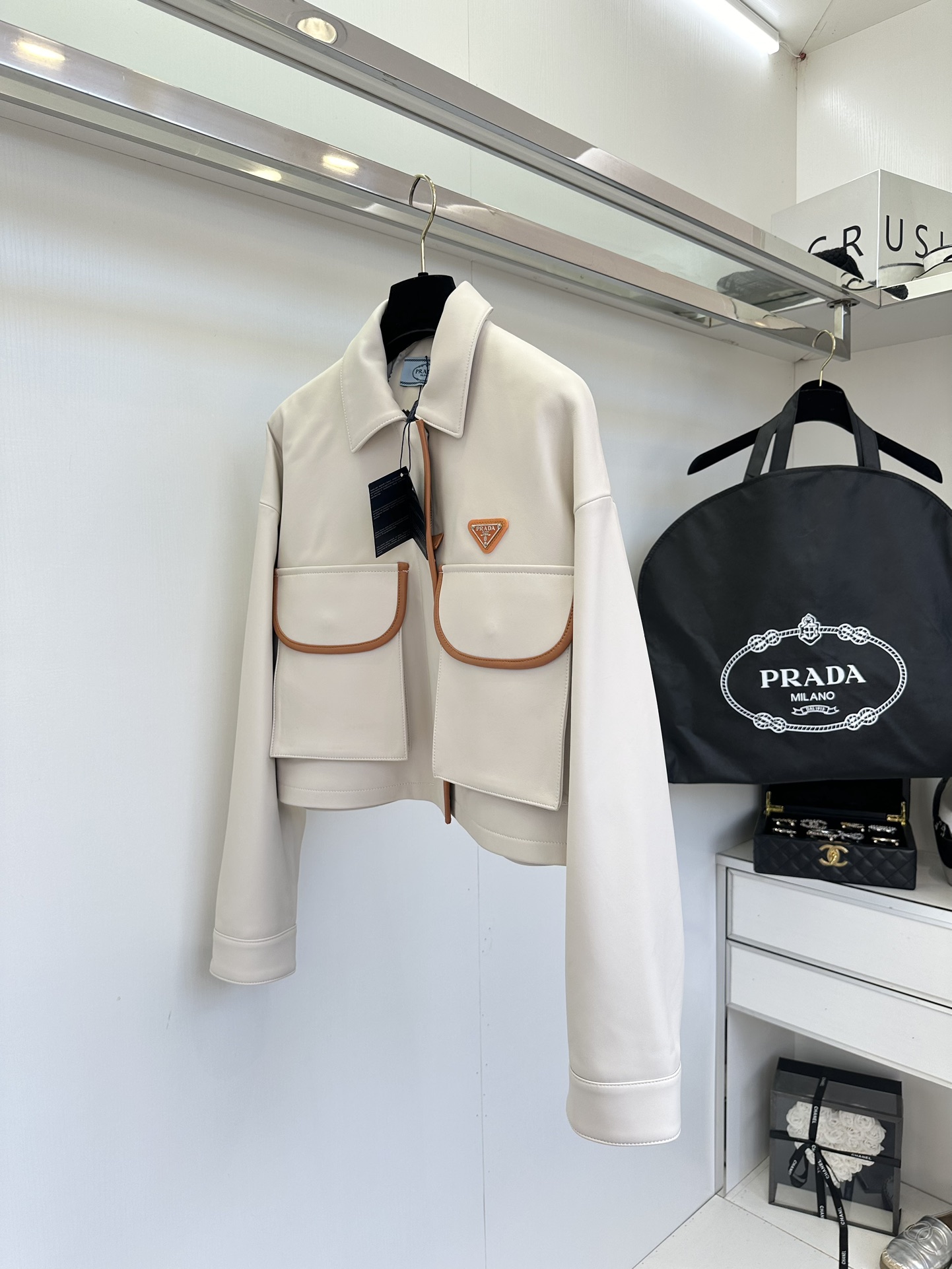 prada ジャケットコピー ショットトップス アウター レザー 高級品 本革 ファッション感 ブラック_2