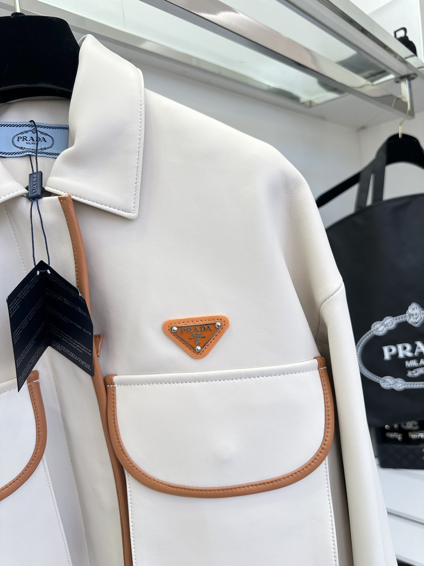 prada ジャケットコピー ショットトップス アウター レザー 高級品 本革 ファッション感 ブラック_4