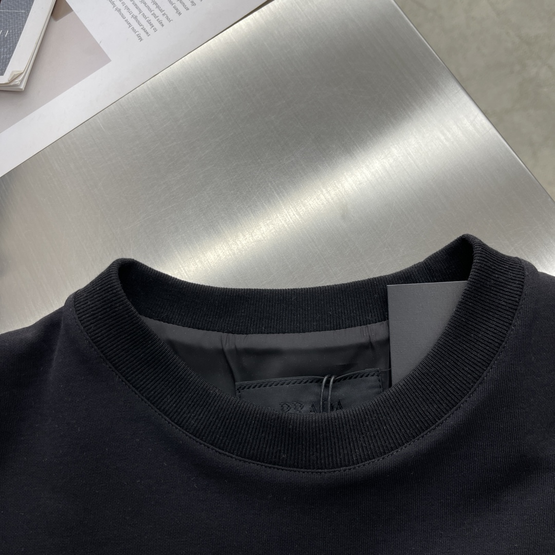 お勧め品 prada t シャツ偽物 トップス 100%綿 長袖 シンプル ゆったり 暖かい 男女兼用 ブラック_4