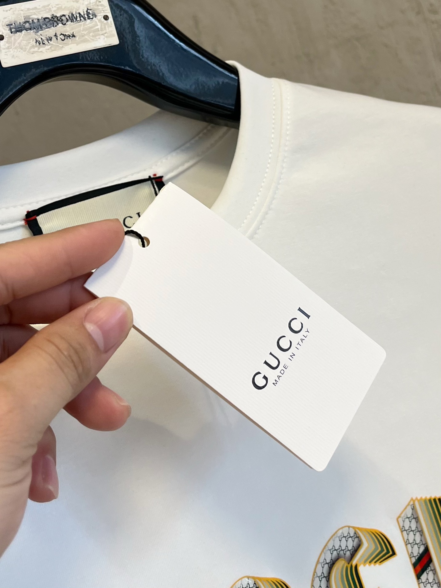 超激得価格 gucci t シャツ いちごコピー 純綿 トップス 長袖 上質 プリント ホワイト_5