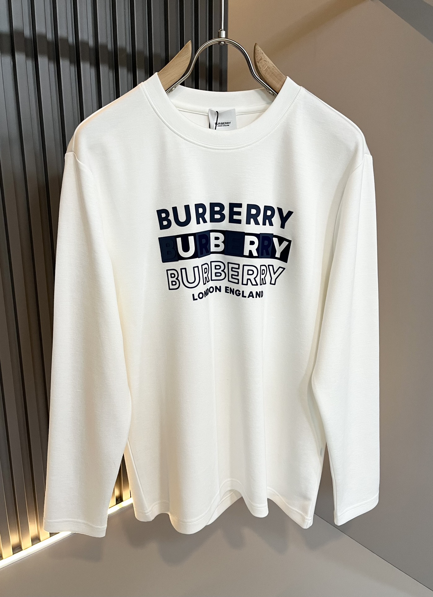 人気新品 burberry 長袖 t シャツコピー トップス プリント 純綿 通気性いい メンズ ゆったり ホワイト_1