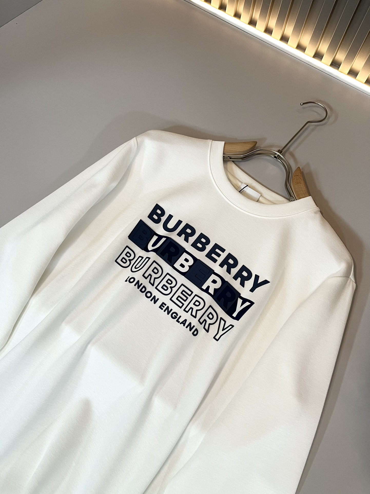 人気新品 burberry 長袖 t シャツコピー トップス プリント 純綿 通気性いい メンズ ゆったり ホワイト_2