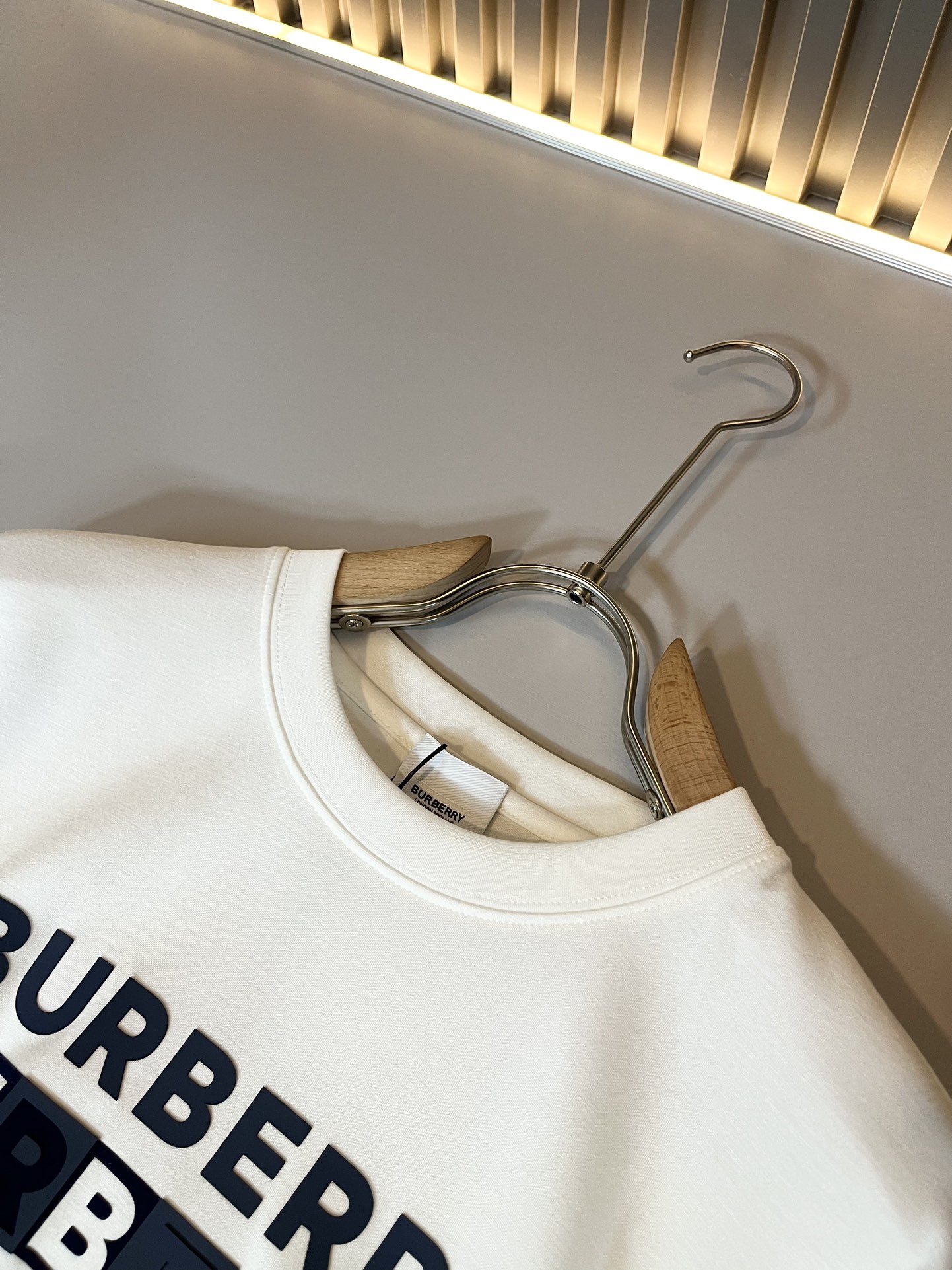 人気新品 burberry 長袖 t シャツコピー トップス プリント 純綿 通気性いい メンズ ゆったり ホワイト_3