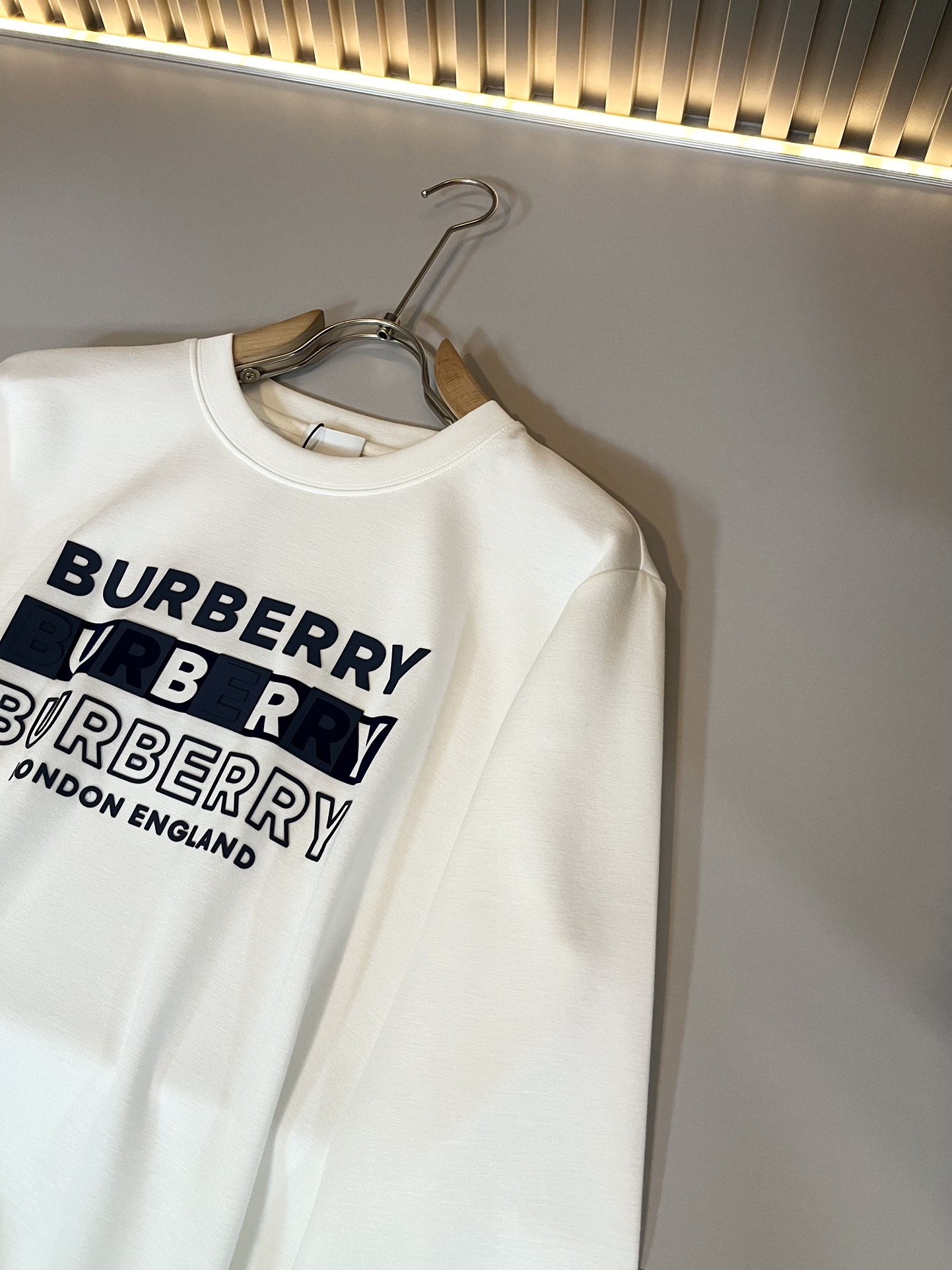 人気新品 burberry 長袖 t シャツコピー トップス プリント 純綿 通気性いい メンズ ゆったり ホワイト_4