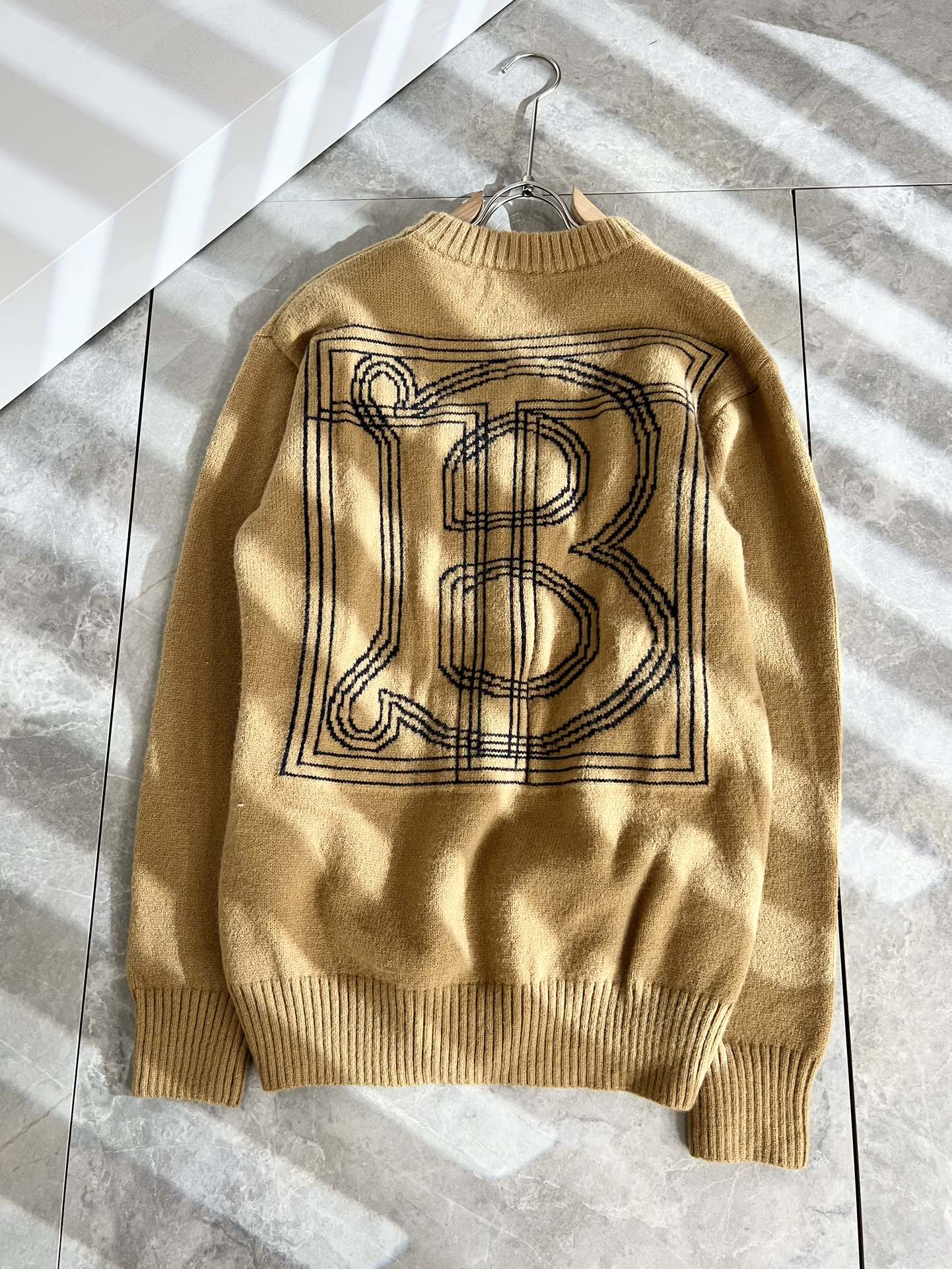 burberry セーターコピー ニット 男性 柔らかい 保温 ロゴ編み シンプル K09368 ブラウン_2