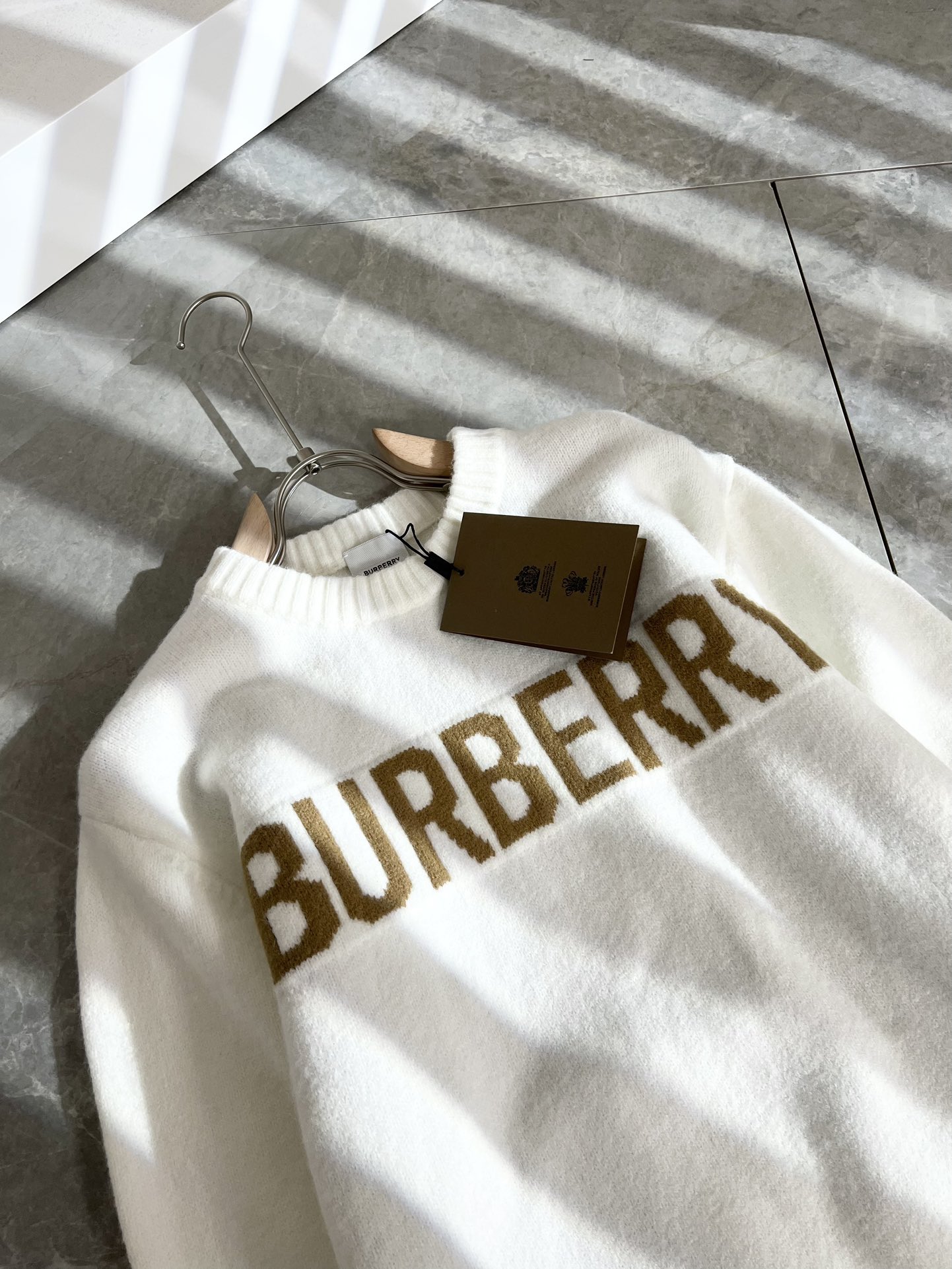 お値打ち価格 burberry ニット セータースーパーコピー ニット 男性 柔らかい 保温 ロゴ編み ホワイト_3