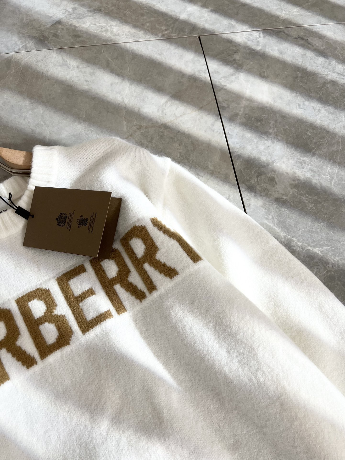 お値打ち価格 burberry ニット セータースーパーコピー ニット 男性 柔らかい 保温 ロゴ編み ホワイト_7