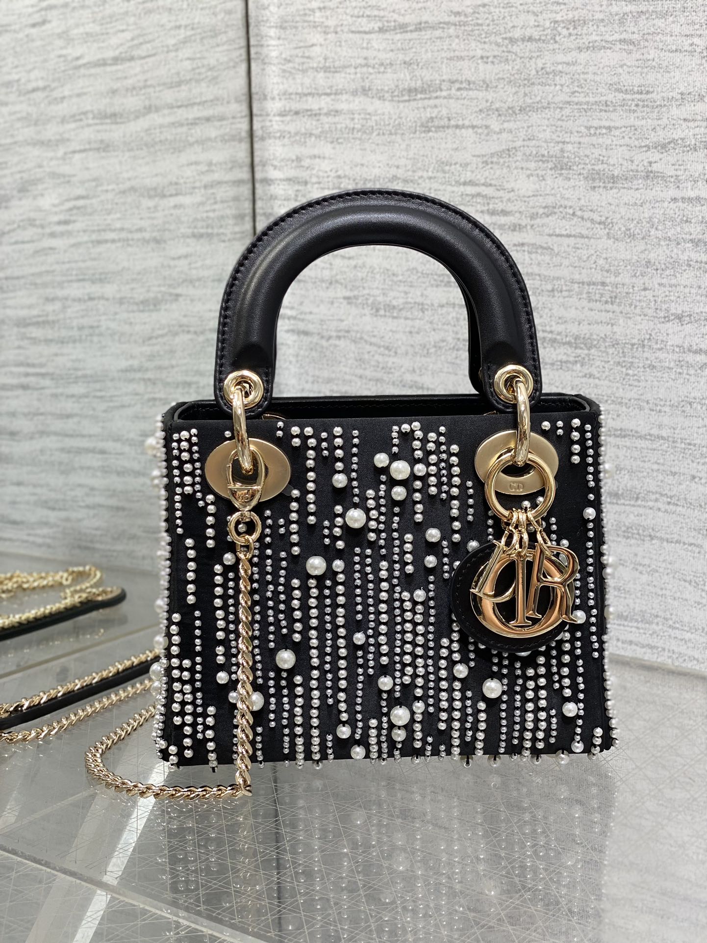 dior バッグ アウトレット偽物 レディ ハンドバッグ 手持ちバッグ 魅力的な斜め掛けバッグ 刺繍 ブラック_2