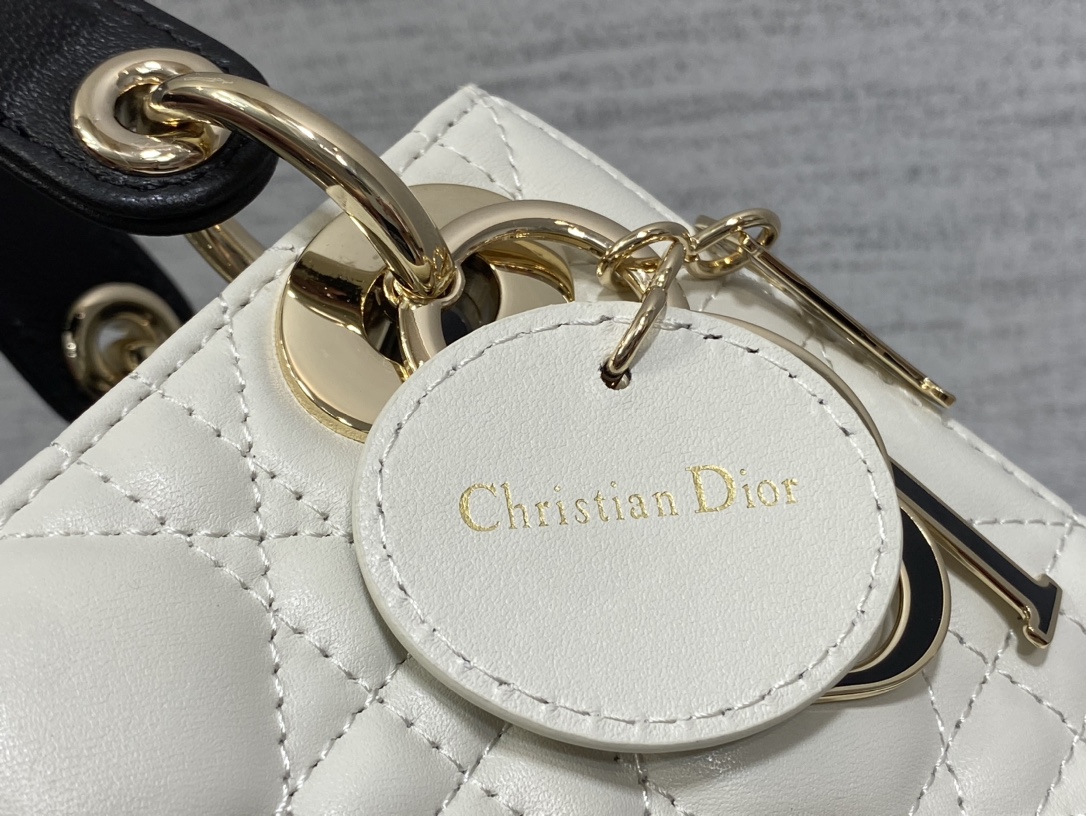 dior バッグコピー ハンドバッグ 斜め掛けバッグ 本革 レザー 優雅 柔らかい シンプル ホワイト_4