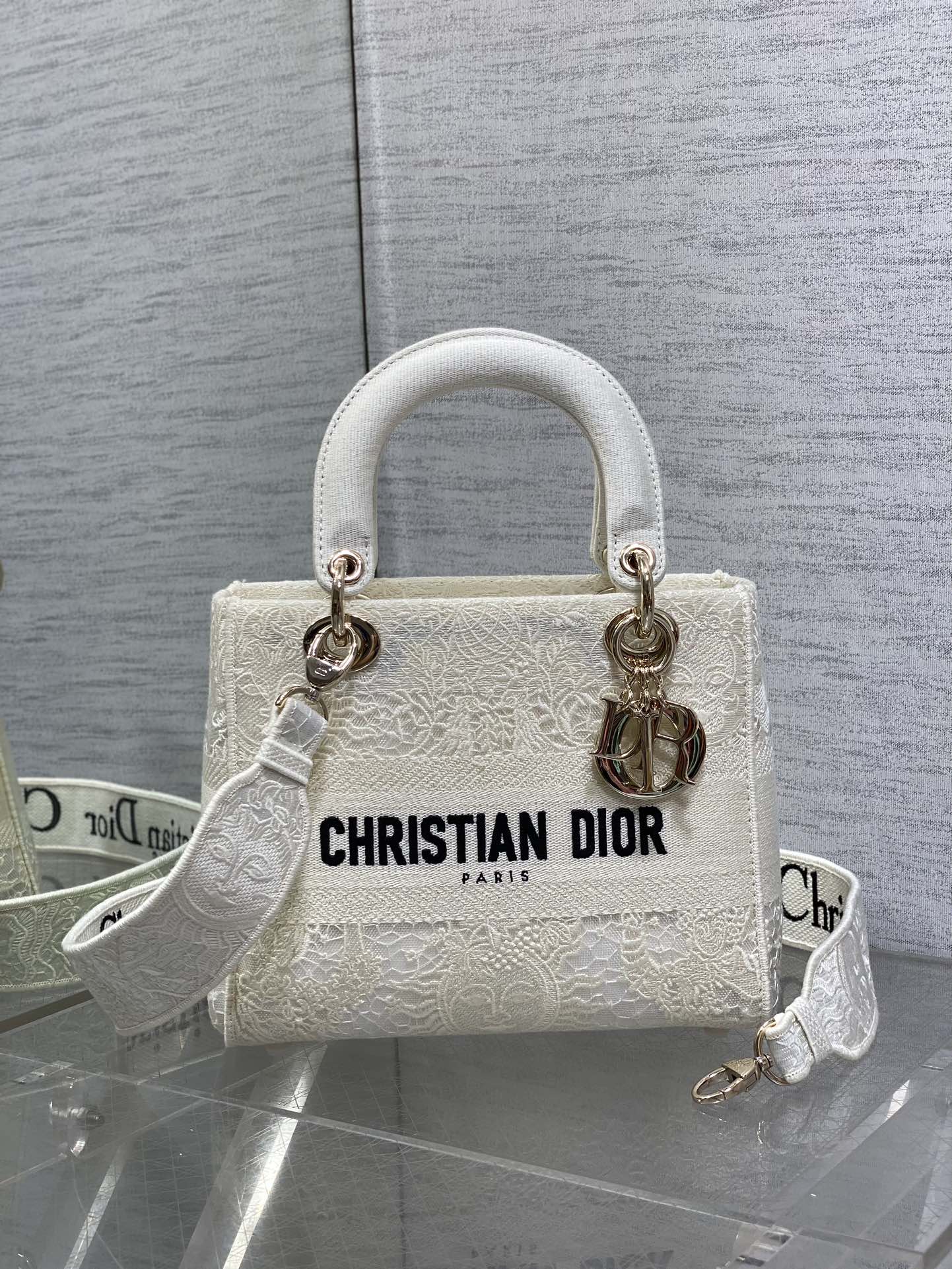 dior トート バッグスーパーコピー ロゴ刺繍 ハンドバッグ 斜め掛けバッグ 本革 優雅 ホワイト_1