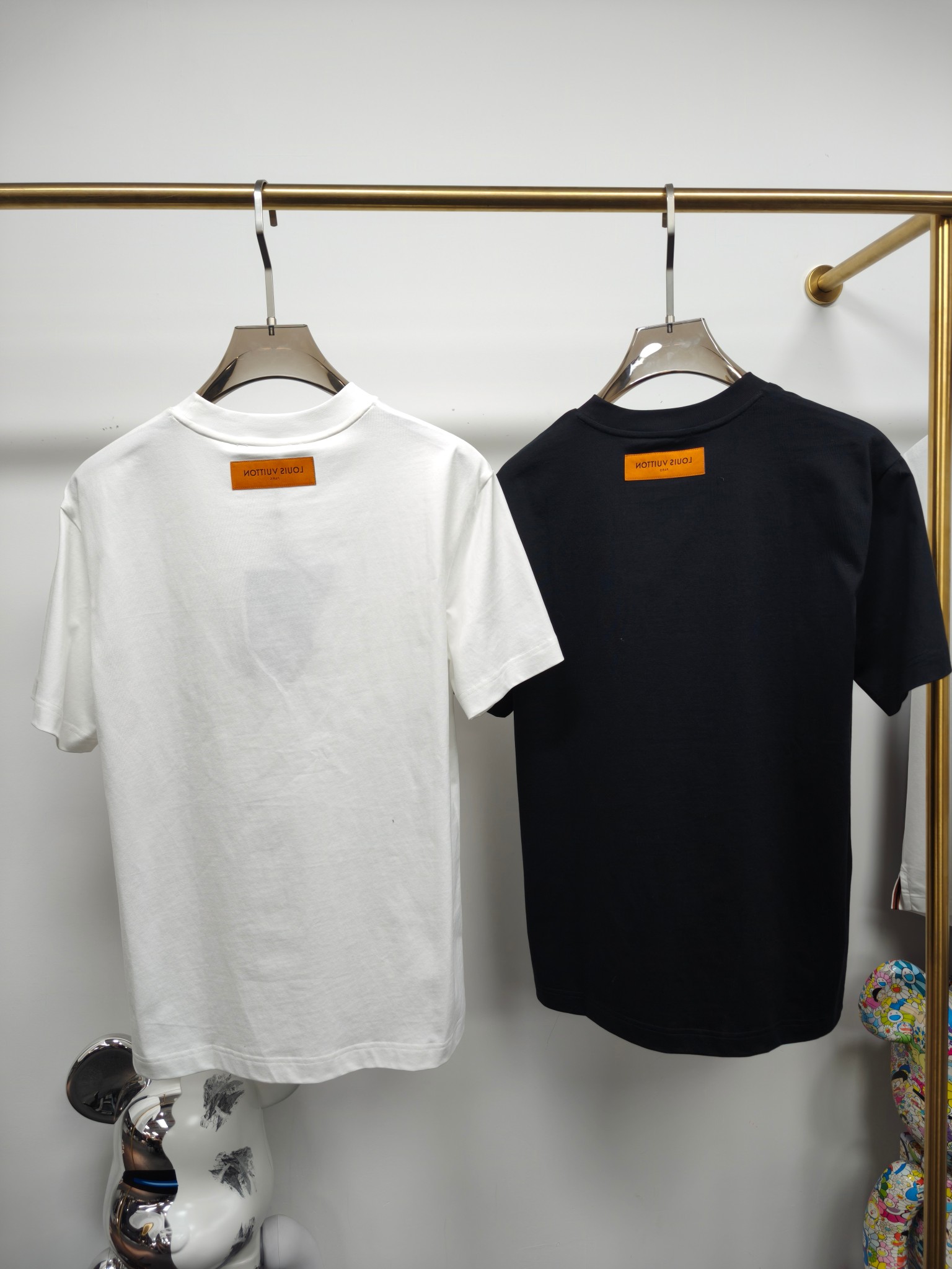 最新の2024年 ルイヴィトンtシャツコーデＮ級品 半袖 トップス 純綿 プリント シンプル 柔らかい 2色可選_2