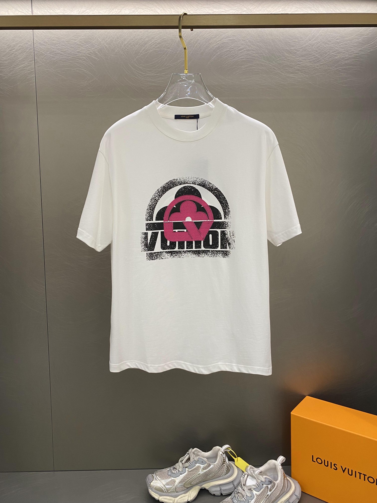 春の新作 レディース ルイヴィトン tシャツ 新作コピー 半袖 トップス 純綿 プリント 柔軟 ゆったり ホワイト_1