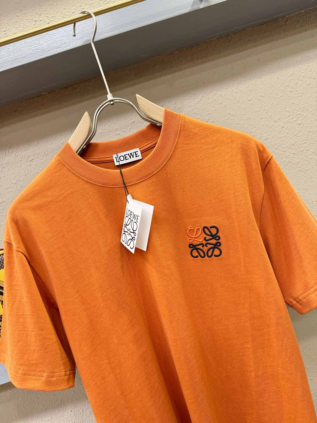 ロエベ クロップドtシャツ偽物 トップス 純綿 短袖 男女兼用 柔らかい ゆったり ロゴプリント オレンジ色_3