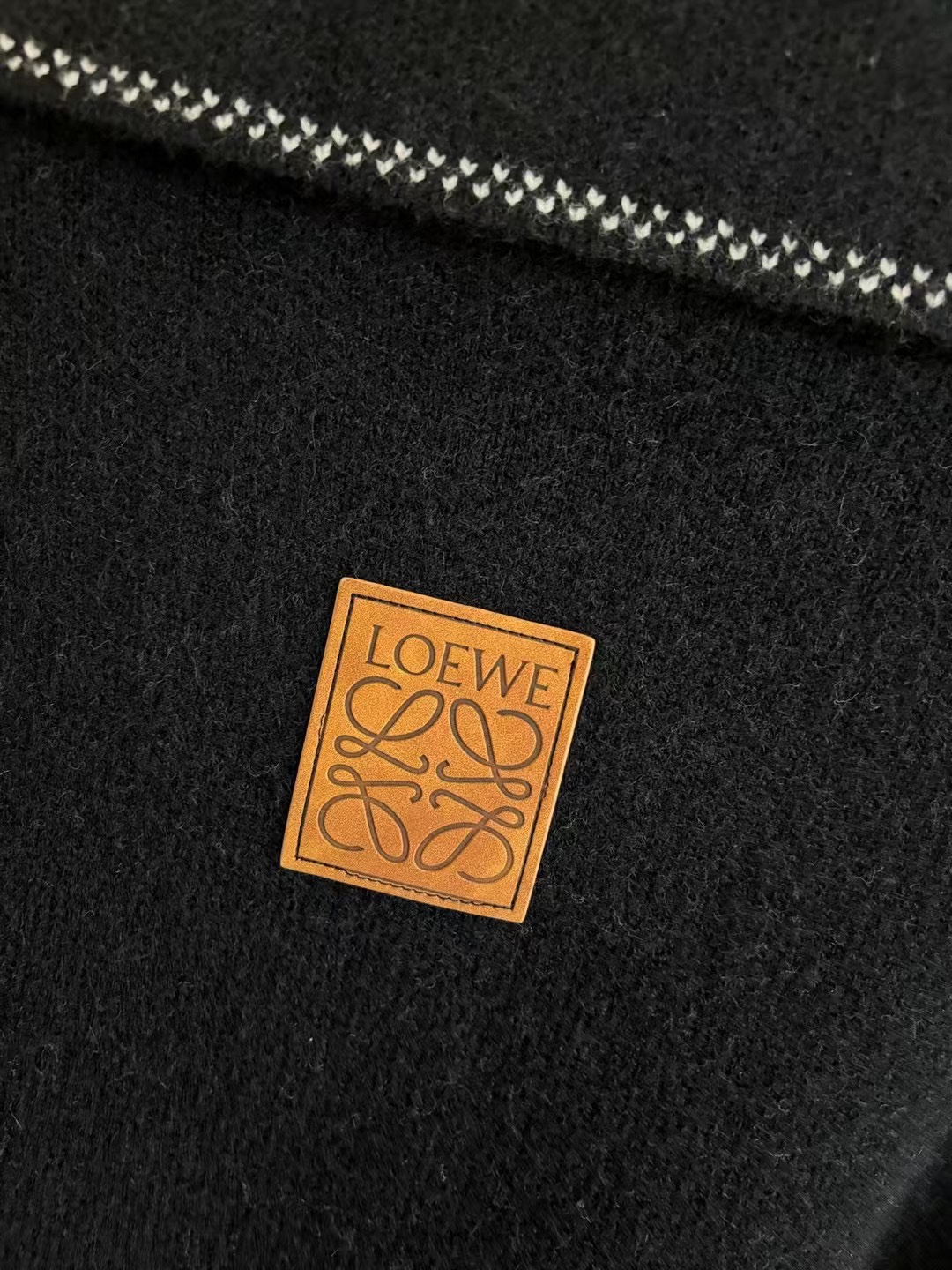 loewe セーター偽物 アウター トップス ロゴ刺繍 ニット Vネック 暖かい 柔軟 ゆったり 男女兼用 ブラック_5