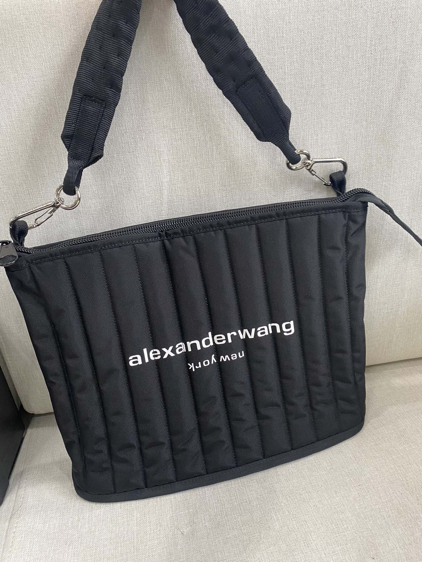 alexander wang カバン激安通販 ハンドバッグ レザー 大容量 柔軟 持ち運びやすい ブラック_2