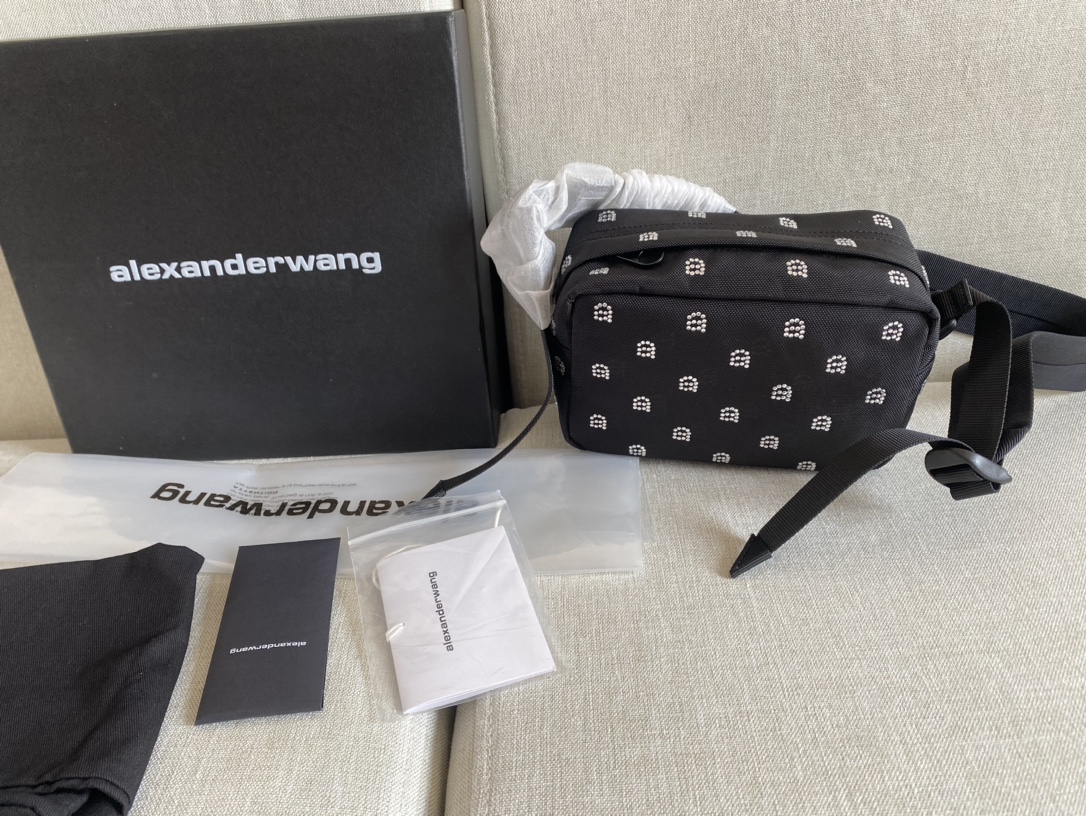 alexander wang ショルダー バッグコピー 斜め掛けバッグ  ミニカメラバッグ レザー 柔軟 プリント ブラック_1