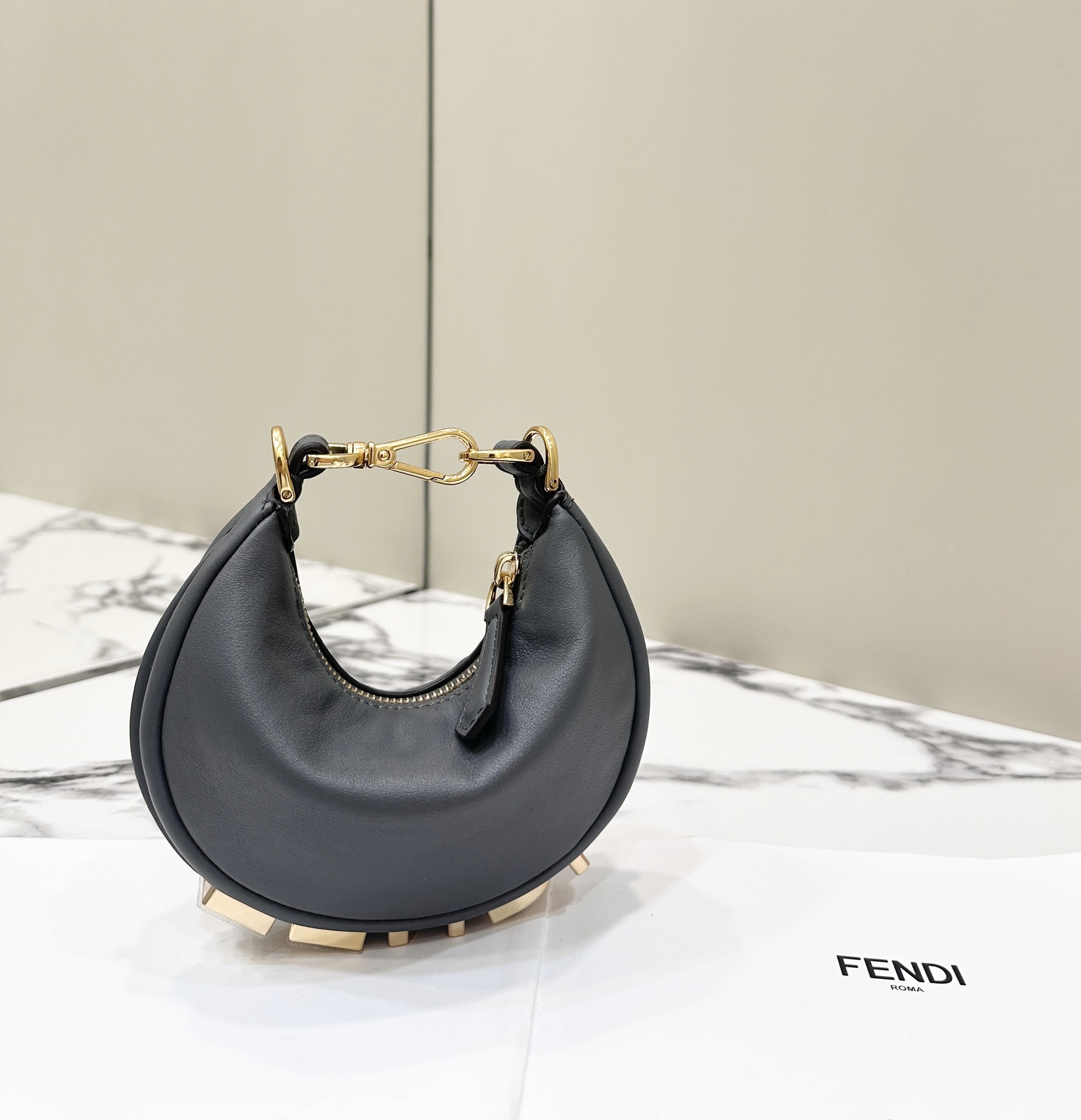 fendi バッグ コーデスーパーコピー チェーンバッグ レザー ハンドバッグ mini 軽量 グレイ_2