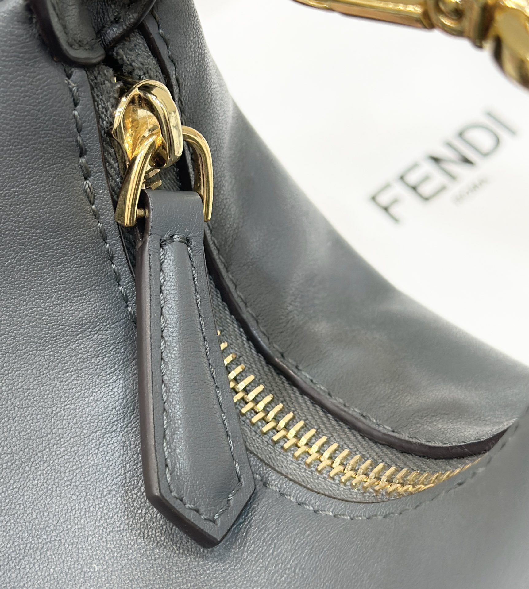 fendi バッグ コーデスーパーコピー チェーンバッグ レザー ハンドバッグ mini 軽量 グレイ_6