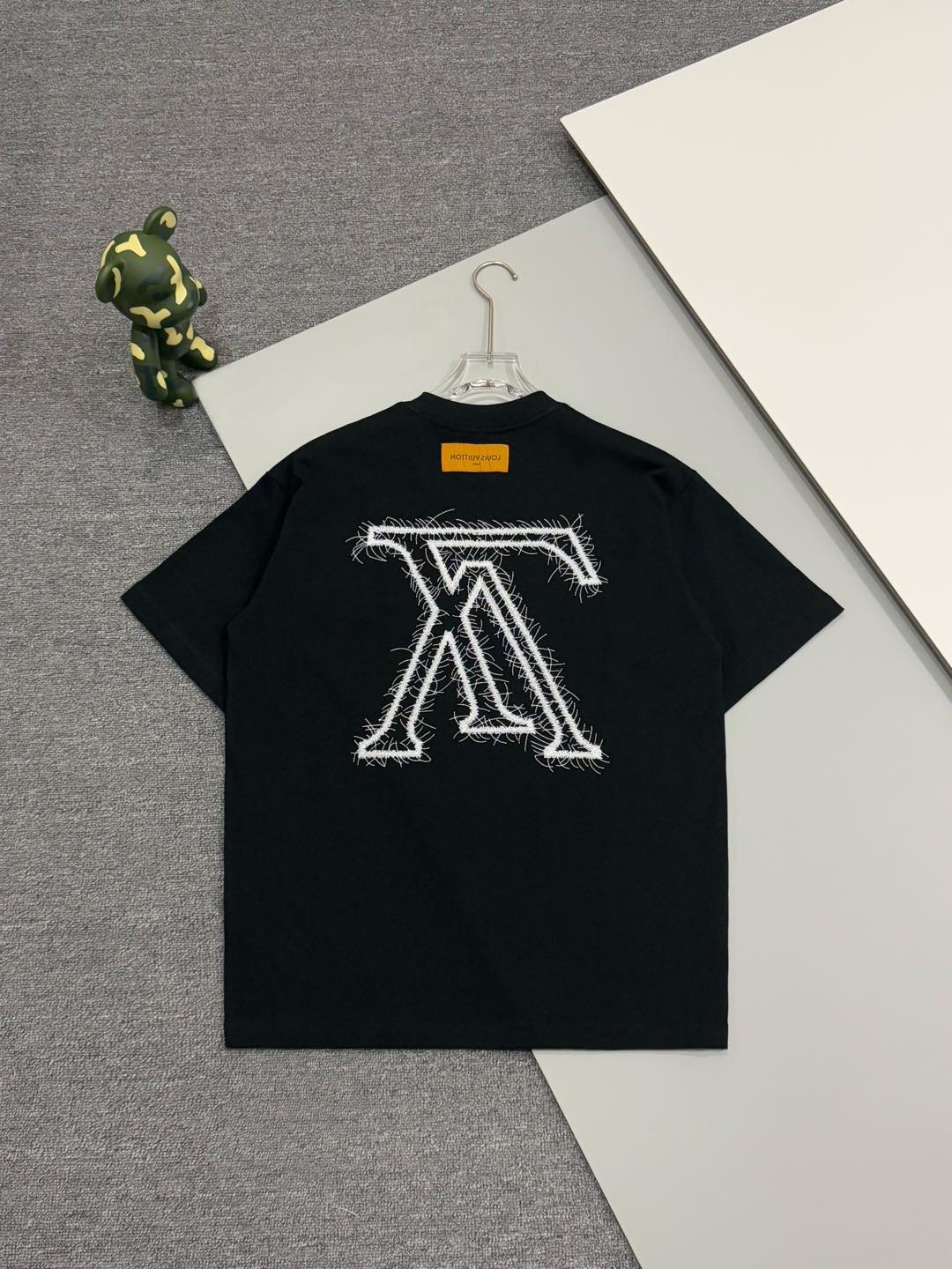 超低価格ルイヴィトンtシャツ メンズ偽物 コットン ロゴ刺繍 シンプル 短袖 純綿 トップス 上質 ブラック_2