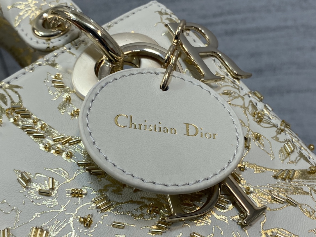 お得品‼dior カバンスーパーコピー 人気品 刺繍 ハンドバッグ 手持ち ファッション 優雅レディ ホワイト_4