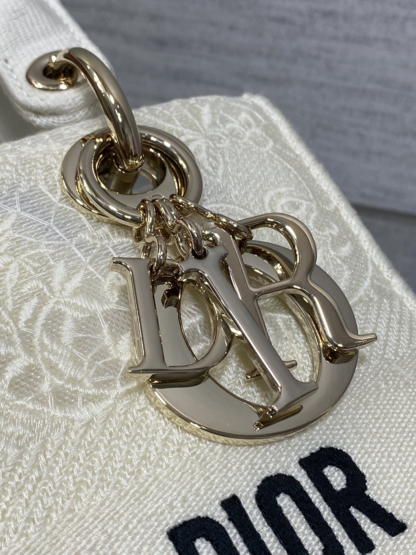 dior ハンドバッグスーパーコピー 本革 みにのハンドバッグ logo刺繍 優雅レディ 斜め掛け可 ホワイト_3