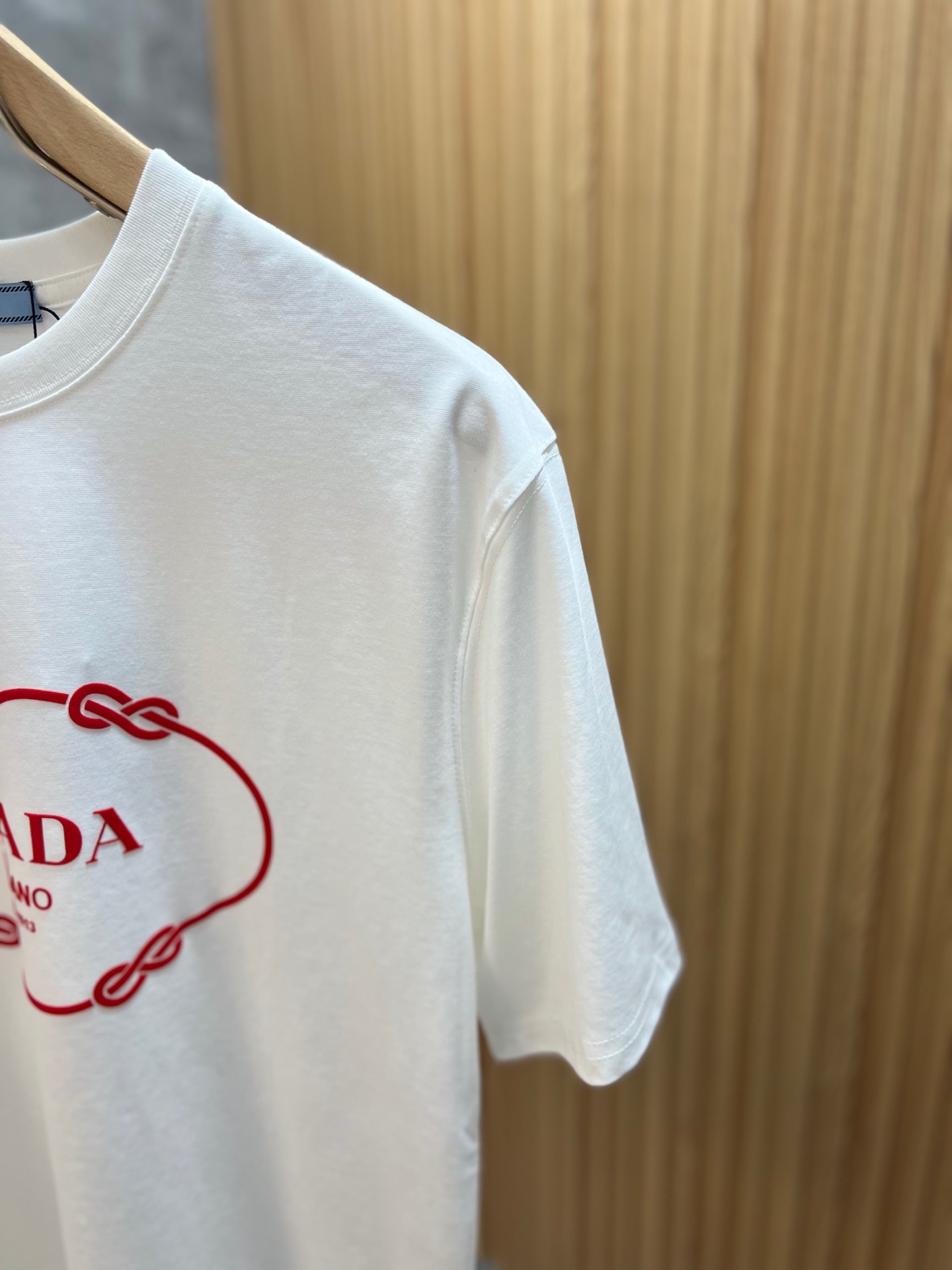 prada t シャツ メンズスーパーコピー トップス 夏服 シンプル 半袖 純綿 ロゴ刺繍 ホワイト_7