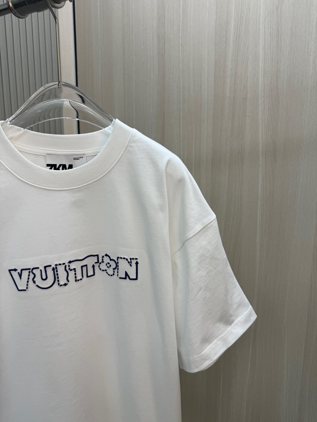 今季のおすすめ ルイヴィトンtシャツコーデ偽物 トップス 半袖 プリント 純綿 シンプル 男女兼用 ロゴプリント ホワイト_5