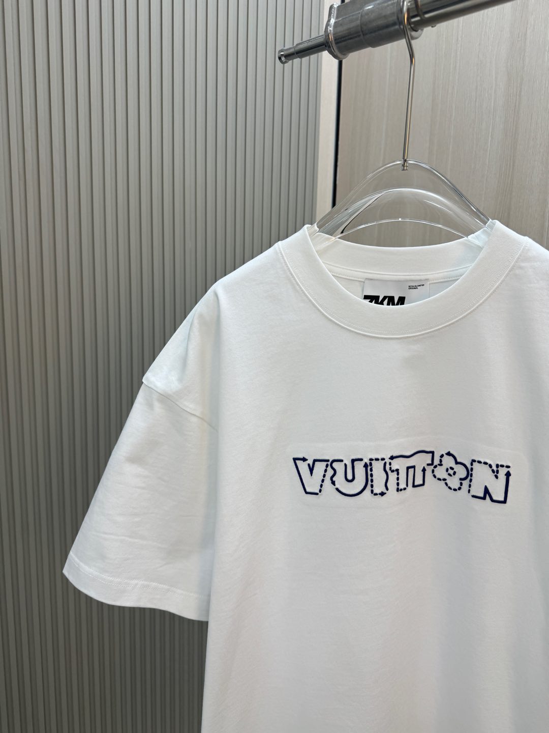 今季のおすすめ ルイヴィトンtシャツコーデ偽物 トップス 半袖 プリント 純綿 シンプル 男女兼用 ロゴプリント ホワイト_7