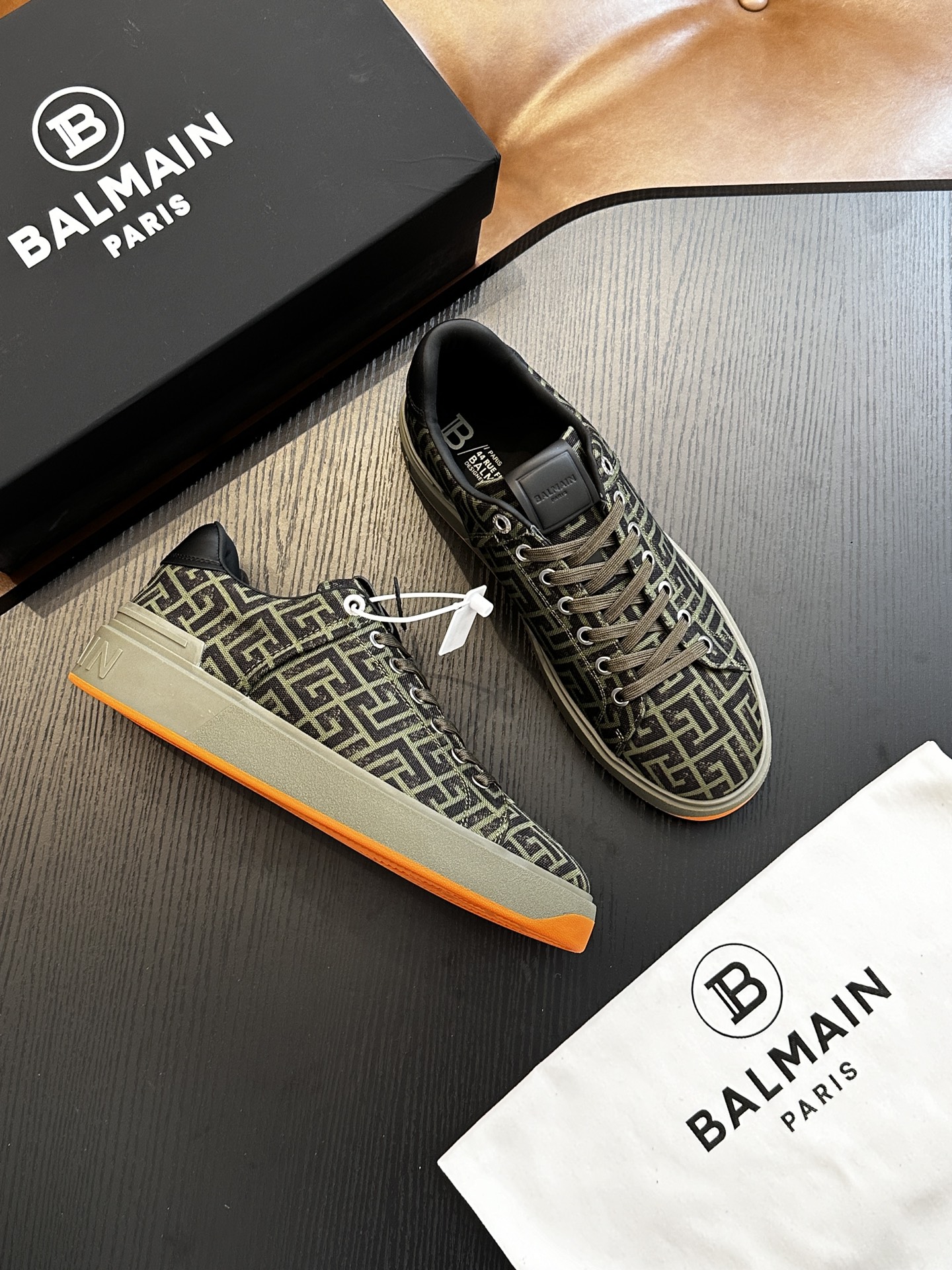 大人気でBALMAIN バルマン ヒールスーパーコピー レザー 革面 シューズ 運動 ランニング ブラウン_4