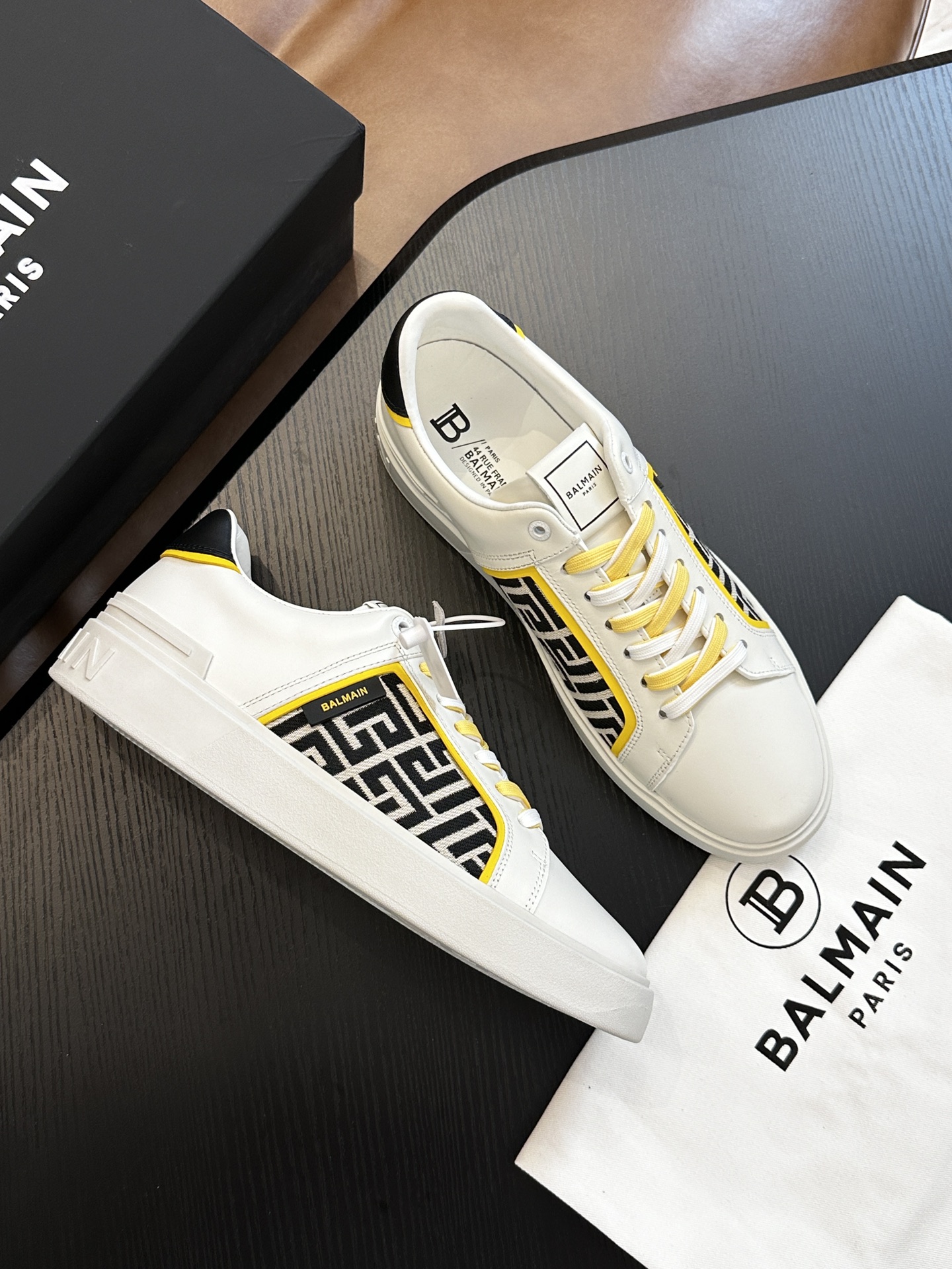 BALMAIN バーホルター スニーカーコピー レザー 革面 シューズ 運動 華やかな雰囲気 ランニング ホワイト_2